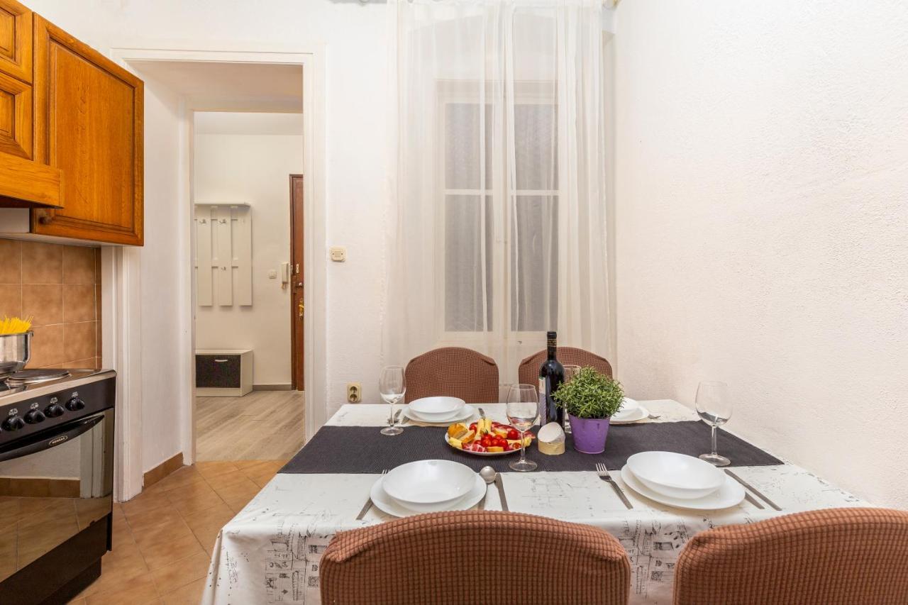 Apartment S With Three Rooms In The Centar Fiume Esterno foto